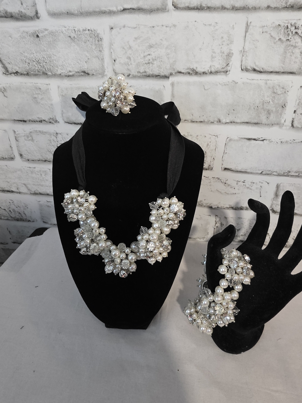 Pearl Cluster Statement Necklace Set - Elegant Ivory & Silver